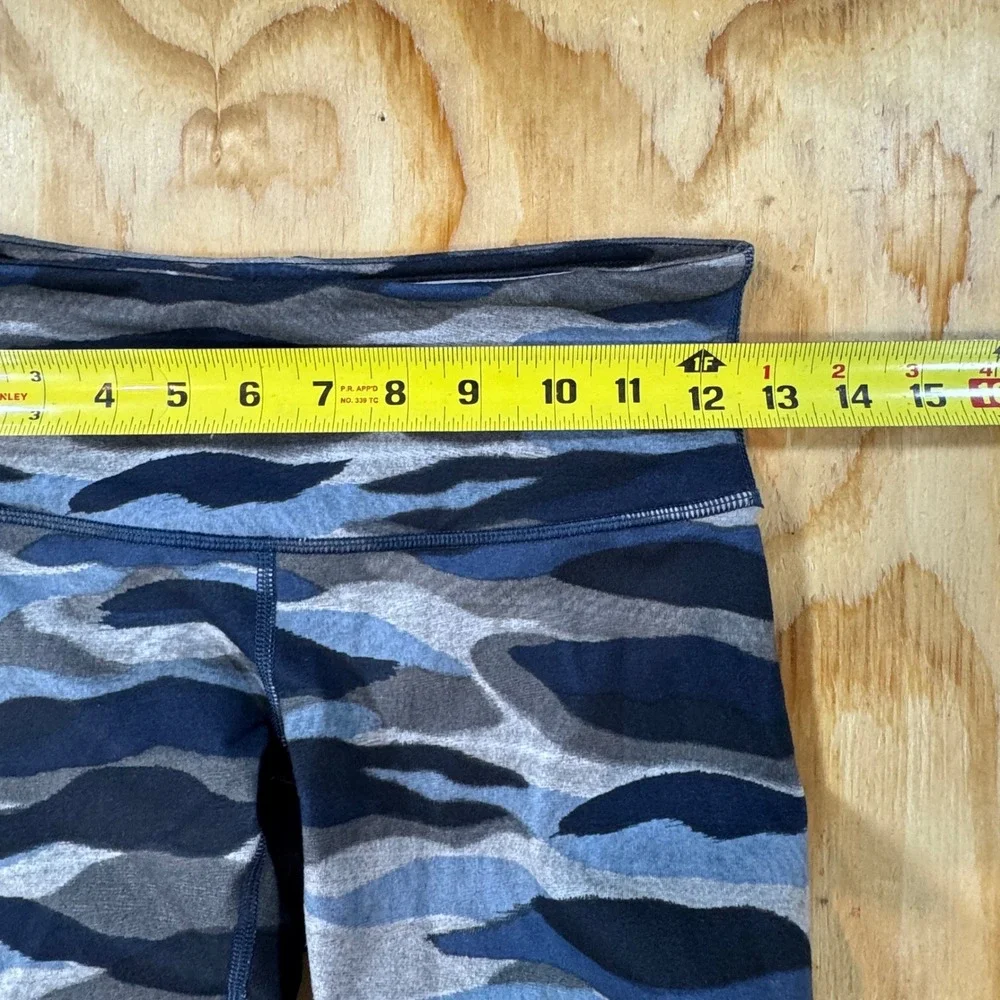 Lululemon Wunder‎ Under Crop Leggings Blue Grey Camo Size 4 Yoga Pants